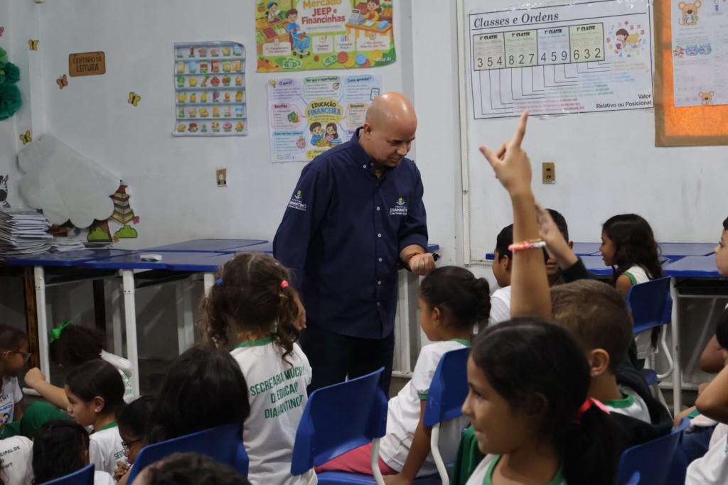 Palestra leva orientações sobre segurança no trânsito a alunos de Diamantino